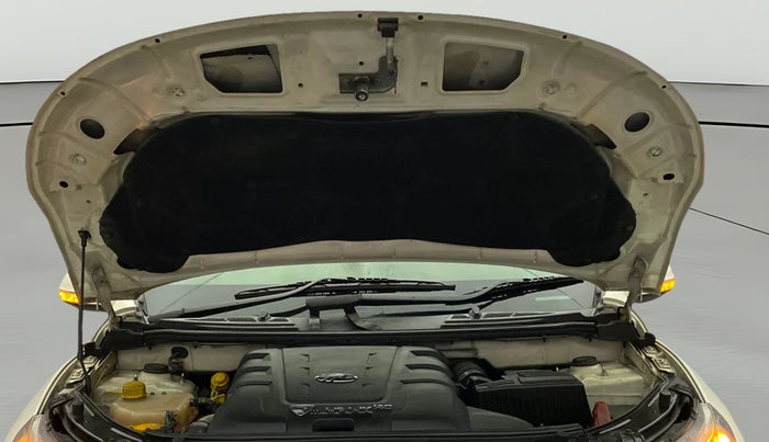 2016 Mahindra XUV500 W8, Diesel, Manual, 1,23,899 km, Open Bonet