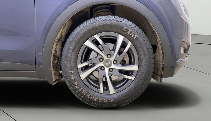 2022 Mahindra XUV700 AX 5 P MT 5 STR, Petrol, Manual, 72,134 km, Right Front Wheel