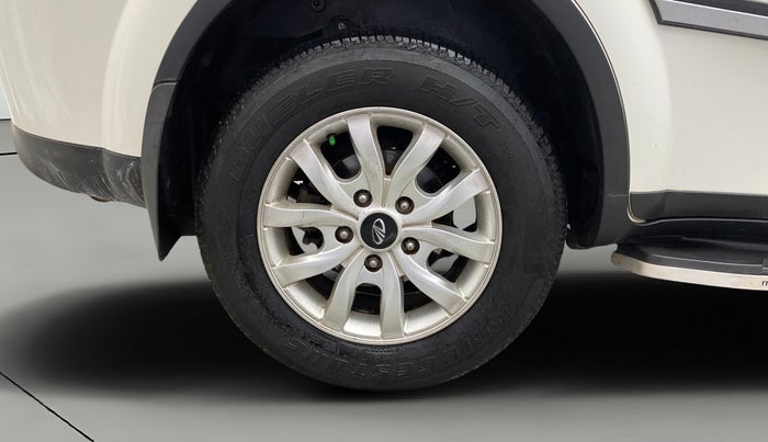 2016 Mahindra XUV500 W8, Diesel, Manual, 1,23,899 km, Right Rear Wheel