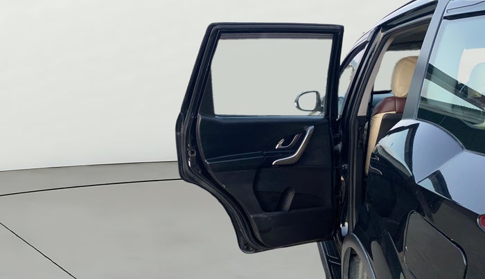 2019 Mahindra XUV500 W9, Diesel, Manual, 56,437 km, LHS Rear Door