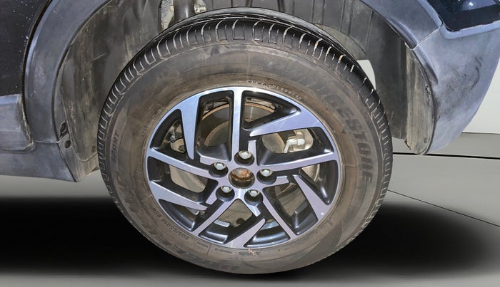 2024 Mahindra XUV300 W8 (O) 1.2 PETROL, Petrol, Manual, 31,207 km, Left Rear Wheel