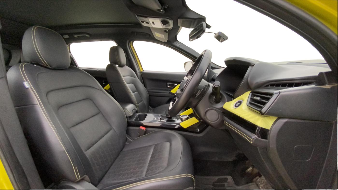 2023 Tata Harrier FEARLESS PLUS DUAL TONE AT, Diesel, Automatic, 27,867 km, Right Side Front Door Cabin
