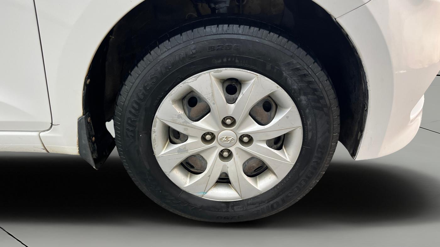 2015 Hyundai Elite i20 MAGNA 1.2, Petrol, Manual, 1,26,438 km, Right Front Wheel