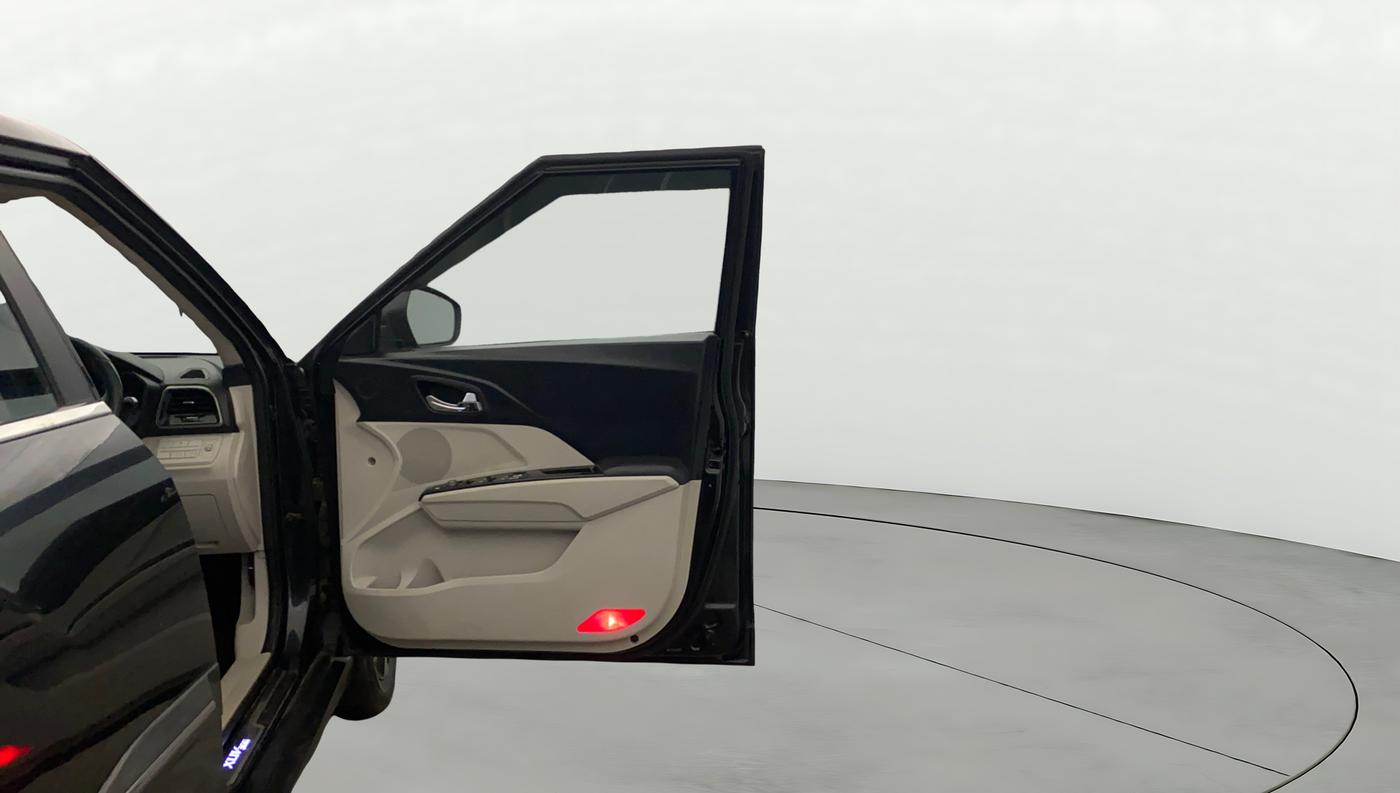 2019 Mahindra XUV300 W8 (O) 1.5 DIESEL, Diesel, Manual, 79,842 km, RHS Front Door