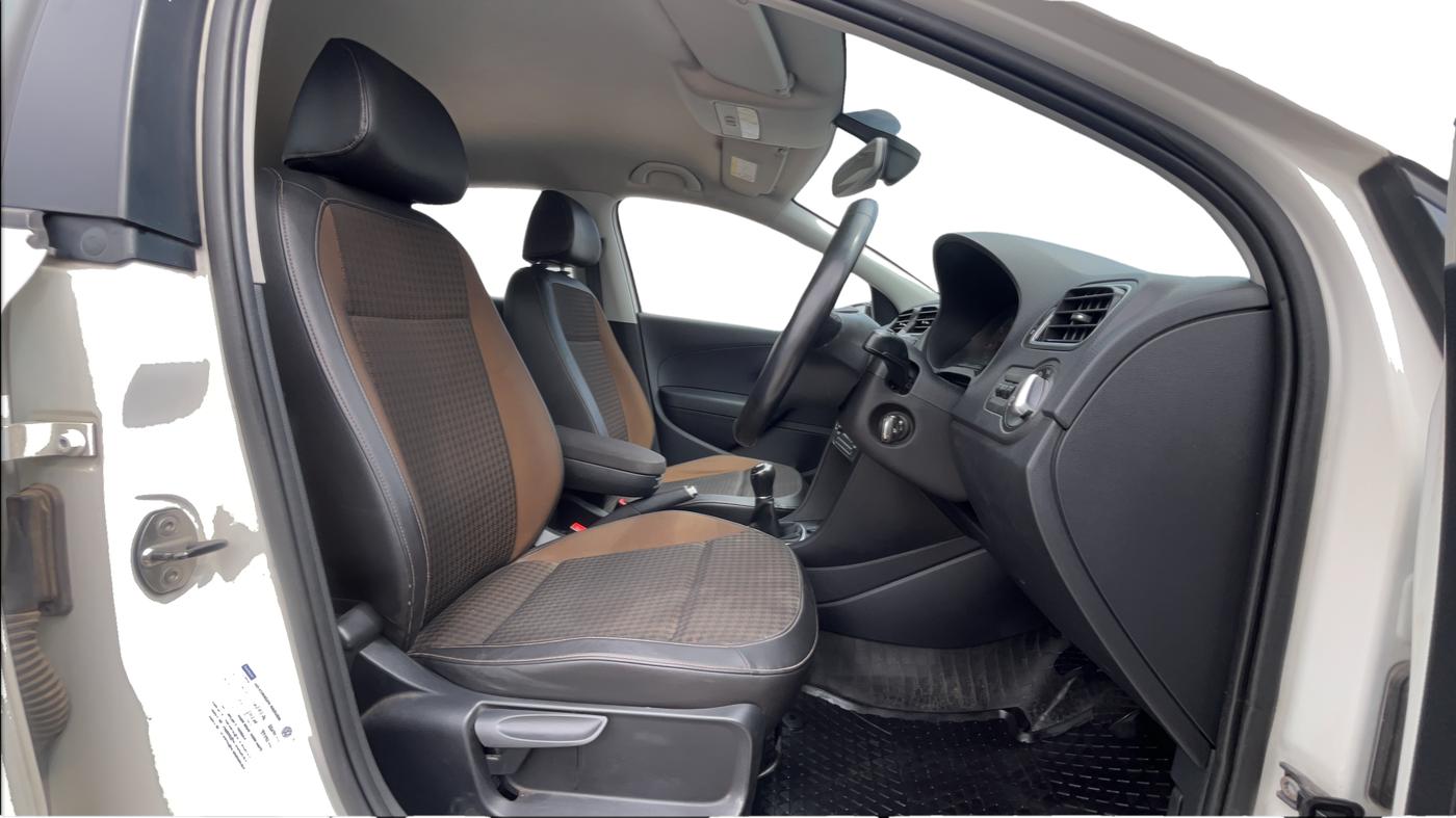 2018 Volkswagen Polo HIGHLINE PLUS 1.5 16 ALLOY, Diesel, Manual, 87,348 km, Right Side Front Door Cabin