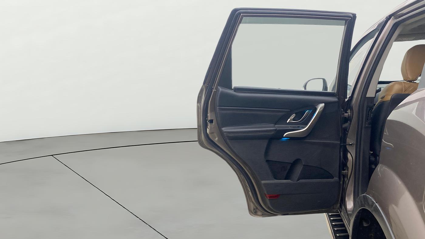 2019 Mahindra XUV500 W11 AT, Diesel, Automatic, 73,796 km, LHS Rear Door