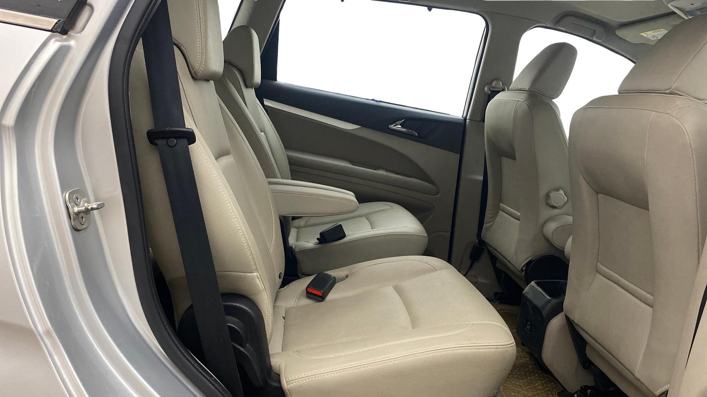 2018 Mahindra MARAZZO M8 7 STR, Diesel, Manual, 1,16,231 km, Right Side Rear Door Cabin