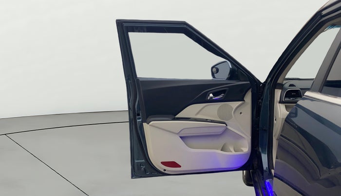 2021 Mahindra XUV300 W8 1.2 PETROL, Petrol, Manual, 20,674 km, LHS Front Door