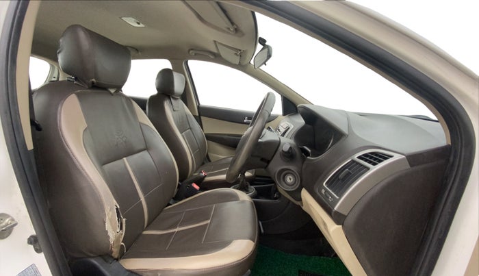 2014 Hyundai Elite i20 MAGNA 1.4 CRDI, Diesel, Manual, 80,824 km, Right Side Front Door Cabin