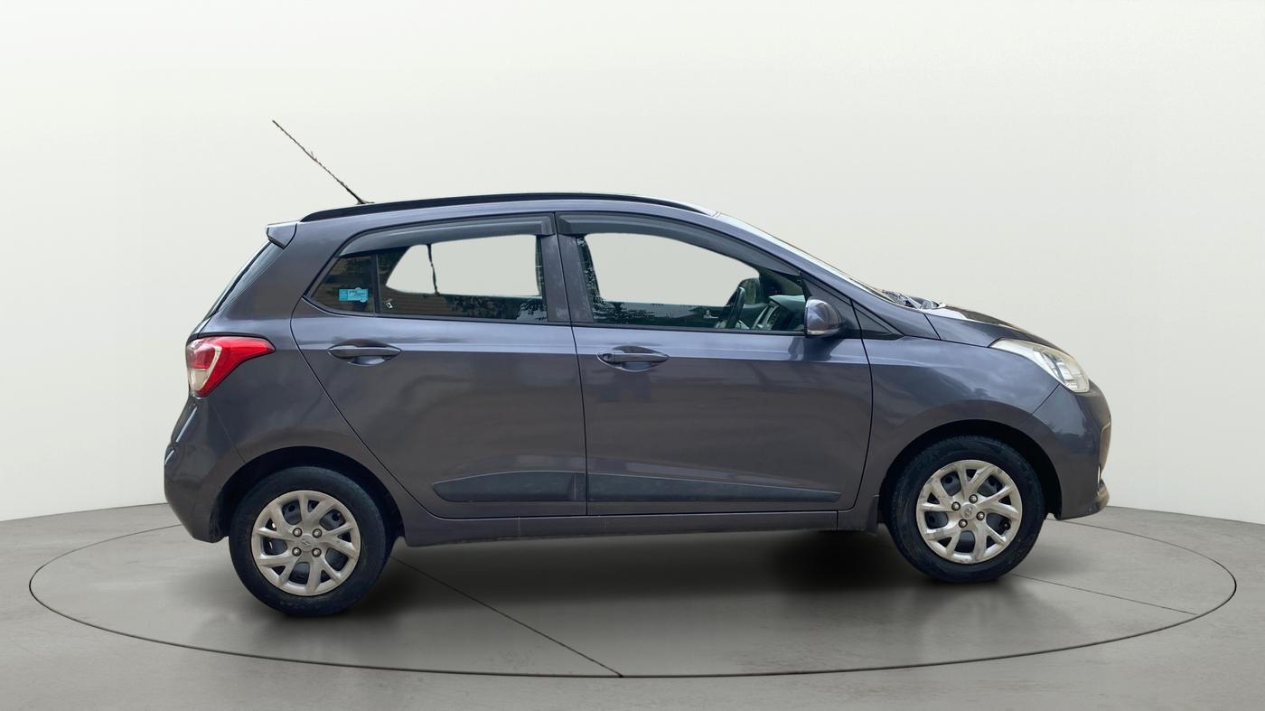 2017 Hyundai Grand i10 SPORTZ (O) 1.2 KAPPA VTVT, Petrol, Manual, 1,22,106 km, Right Side View