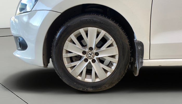 2014 Volkswagen Vento HIGHLINE PETROL AT, Petrol, Automatic, 42,796 km, Left Front Wheel