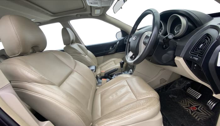 2016 Mahindra XUV500 W10 AWD AT, Diesel, Automatic, 91,250 km, Right Side Front Door Cabin