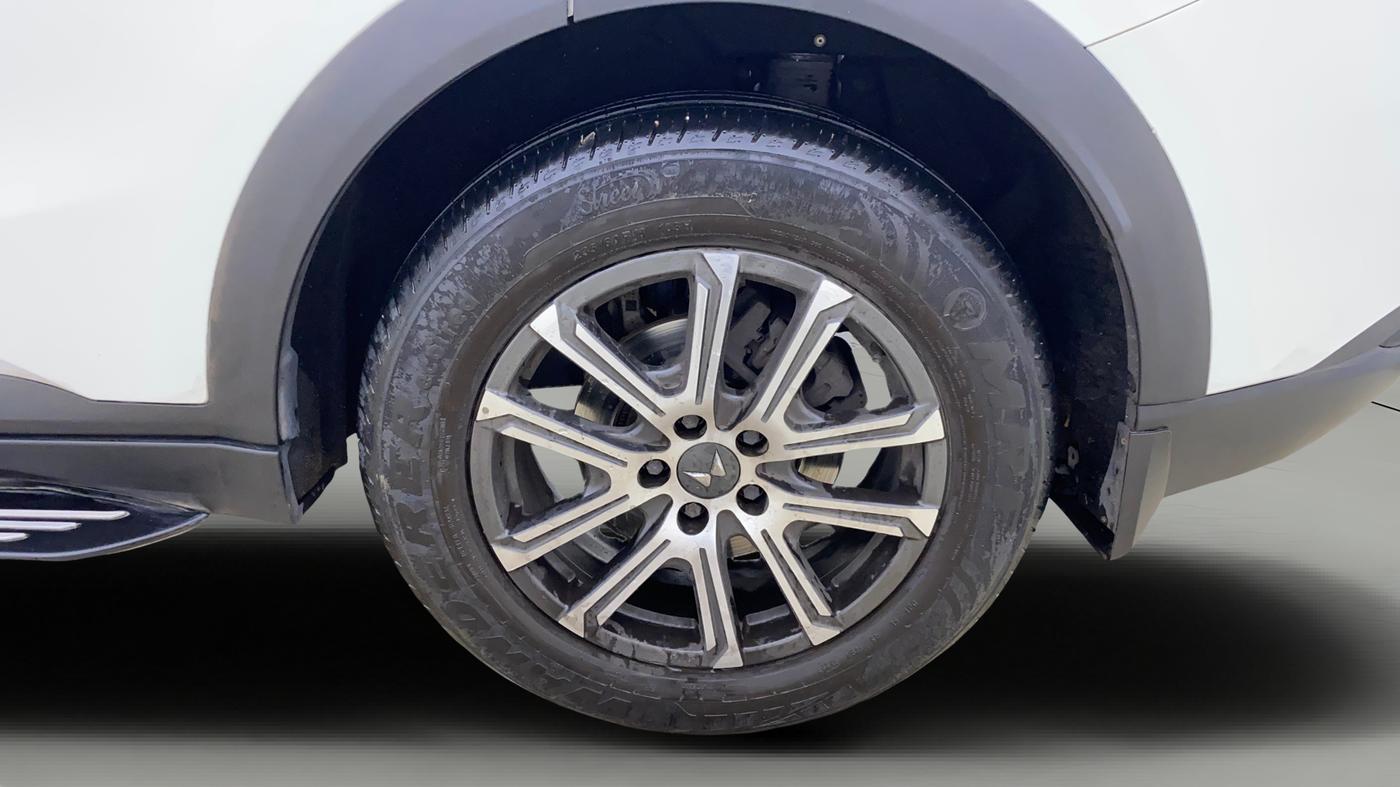 2022 Mahindra XUV700 AX 7 LUXURY P AT 7 STR, Petrol, Automatic, 63,719 km, Left Rear Wheel