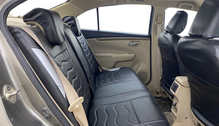 2018 Maruti Ciaz ALPHA DIESEL 1.3, Diesel, Manual, 97,854 km, Right Side Rear Door Cabin