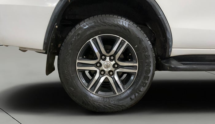 2018 Toyota Fortuner 2.8 4X2 MT, Diesel, Manual, 1,58,246 km, Right Rear Wheel