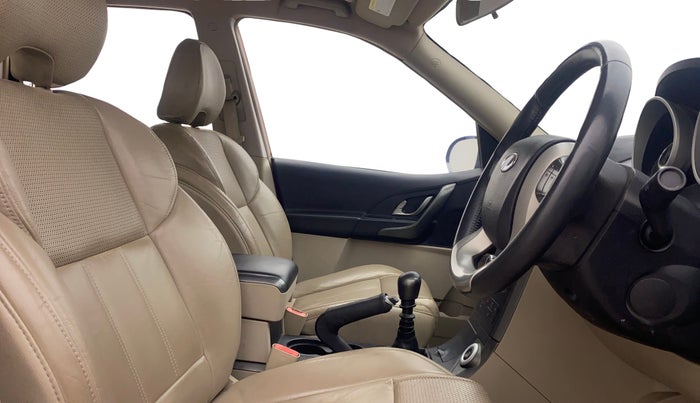 2016 Mahindra XUV500 W8, Diesel, Manual, 1,02,915 km, Right Side Front Door Cabin