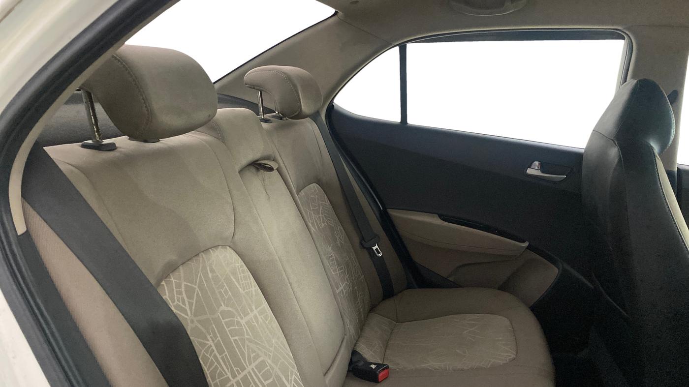 2014 Hyundai Xcent S (O) 1.2, Petrol, Manual, 31,748 km, Right Side Rear Door Cabin
