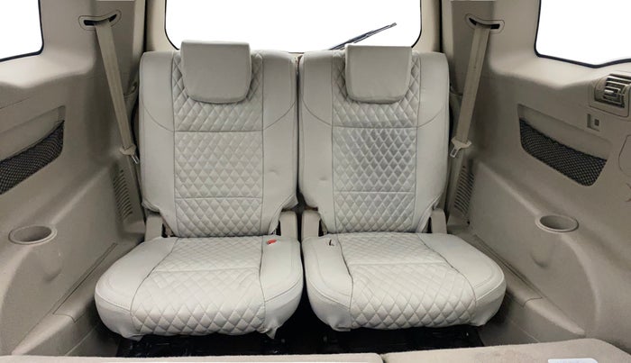 2016 Mahindra XUV500 W4, Diesel, Manual, 1,02,852 km, Third Seat Row ( optional )