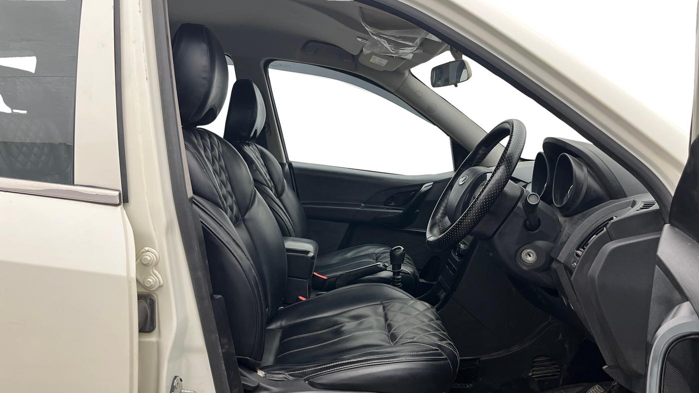 2020 Mahindra XUV500 W5, Diesel, Manual, 50 km, Right Side Front Door Cabin