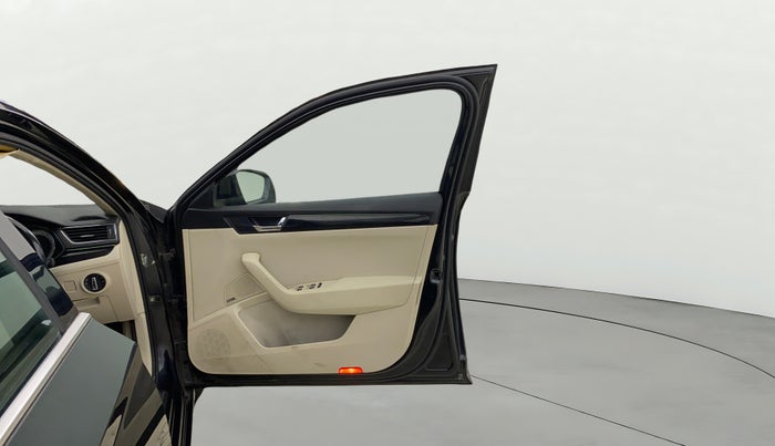 2016 Skoda Superb L&K 1.8 TSI AT, Petrol, Automatic, 70,037 km, RHS Front Door