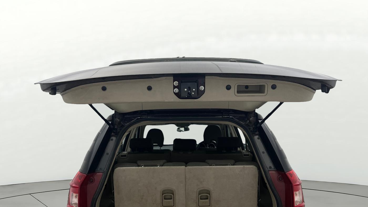 2015 Mahindra XUV500 W6, Diesel, Manual, 1,10,007 km, Boot Door Open
