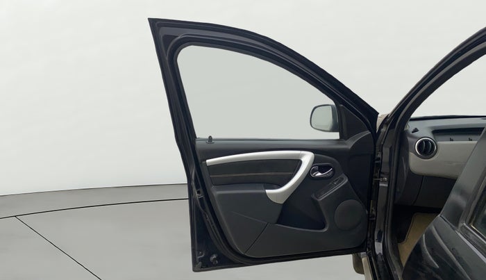 2015 Renault Duster 110 PS RXZ 4X4 MT DIESEL, Diesel, Manual, 56,189 km, LHS Front Door