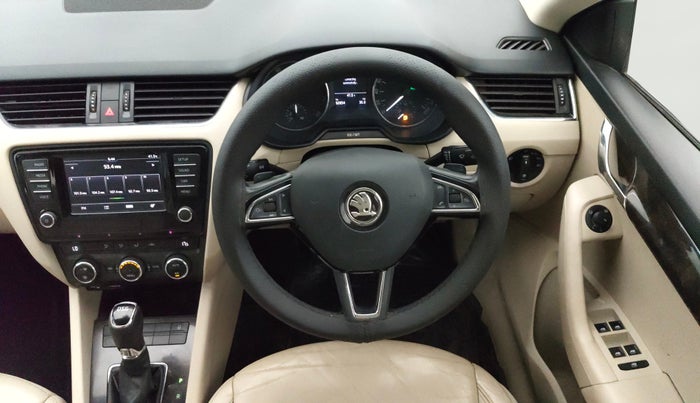 2016 Skoda Octavia AMBITION PLUS AT 1.8 TSI, Petrol, Automatic, 92,840 km, Steering Wheel Close Up