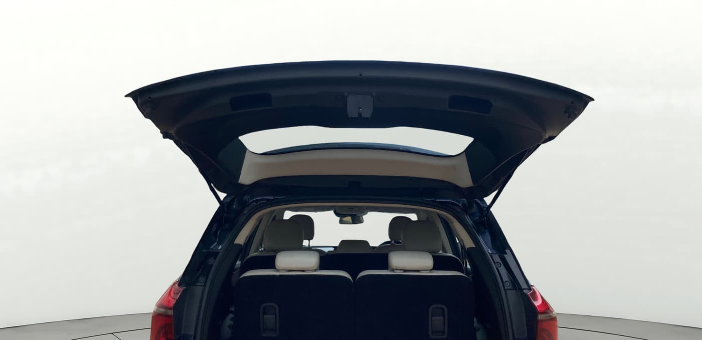 2021 Mahindra XUV700 AX 7 LUXURY P AT 7 STR, Petrol, Automatic, 65,764 km, Boot Door Open