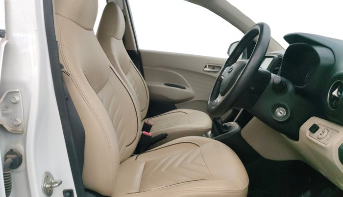 2019 Hyundai NEW SANTRO SPORTZ CNG, CNG, Manual, 80,557 km, Right Side Front Door Cabin