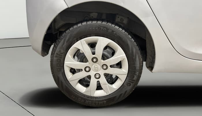 2014 Hyundai Eon SPORTZ, Petrol, Manual, 68,433 km, Right Rear Wheel
