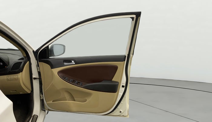 2015 Hyundai Verna FLUIDIC 4S 1.6 VTVT S(O), Petrol, Manual, 71,982 km, RHS Front Door