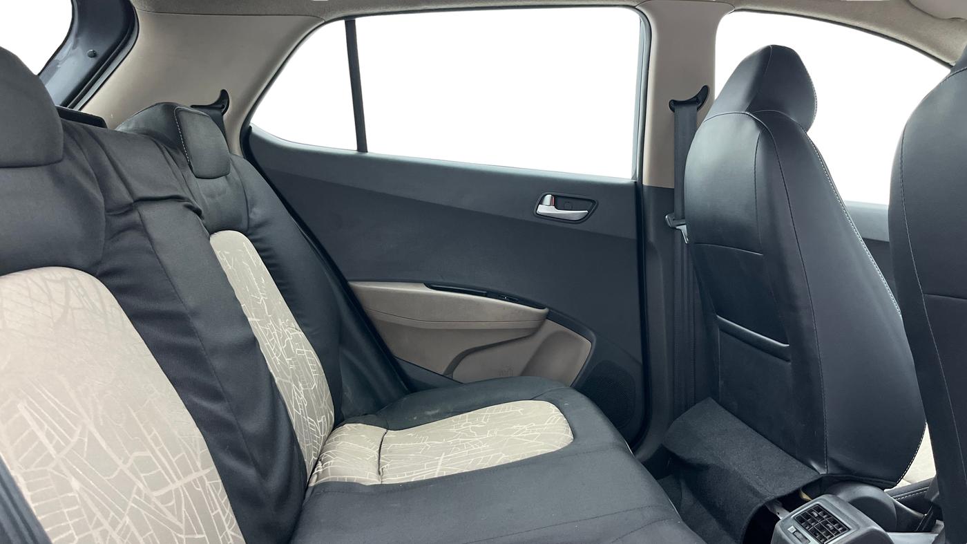 2017 Hyundai Grand i10 SPORTZ (O) AT 1.2 KAPPA VTVT, Petrol, Automatic, 67,332 km, Right Side Rear Door Cabin