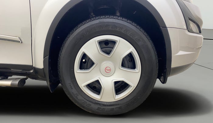 2015 Mahindra XUV500 W6, Diesel, Manual, 54,569 km, Right Front Wheel