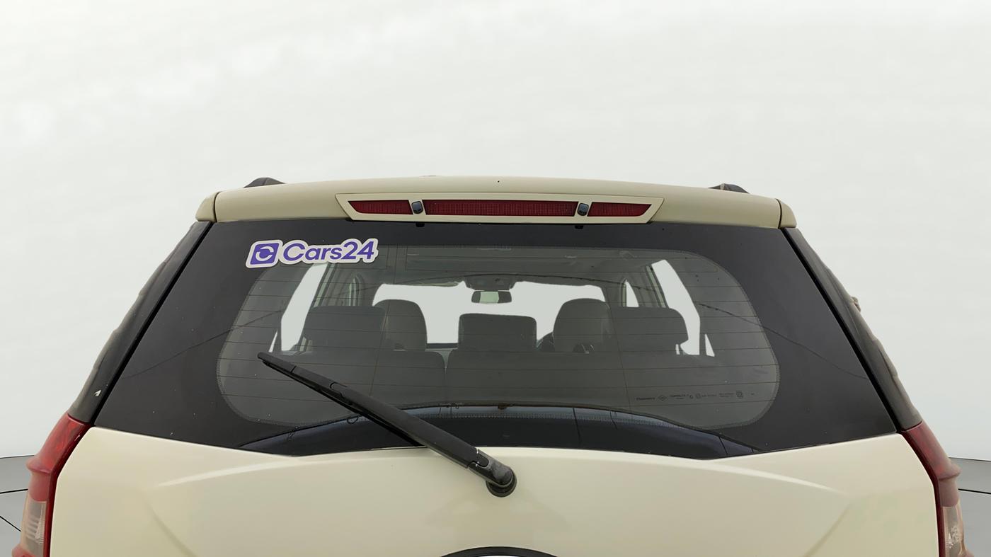 2016 Mahindra XUV500 W10 AT, Diesel, Automatic, 1,22,669 km, Rear Windshield