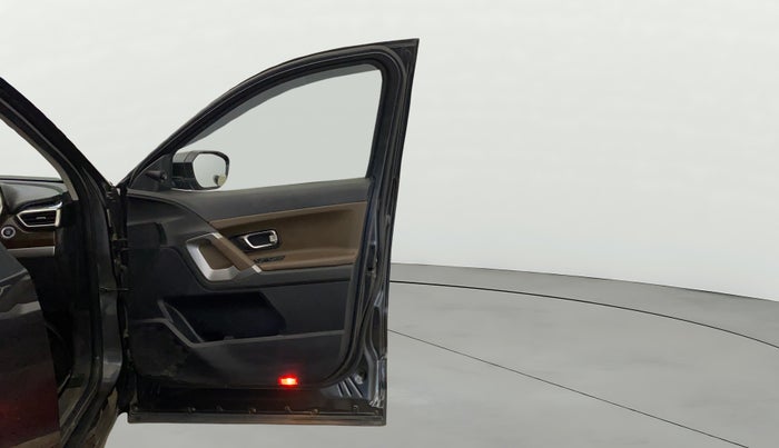 2021 Tata Harrier XZA 2.0L, Diesel, Automatic, 70,593 km, RHS Front Door