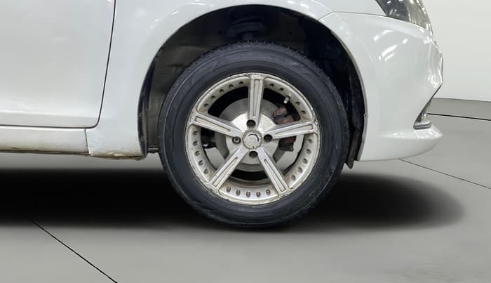 2016 Maruti Swift Dzire VXI, CNG, Manual, 96,129 km, Right Front Wheel