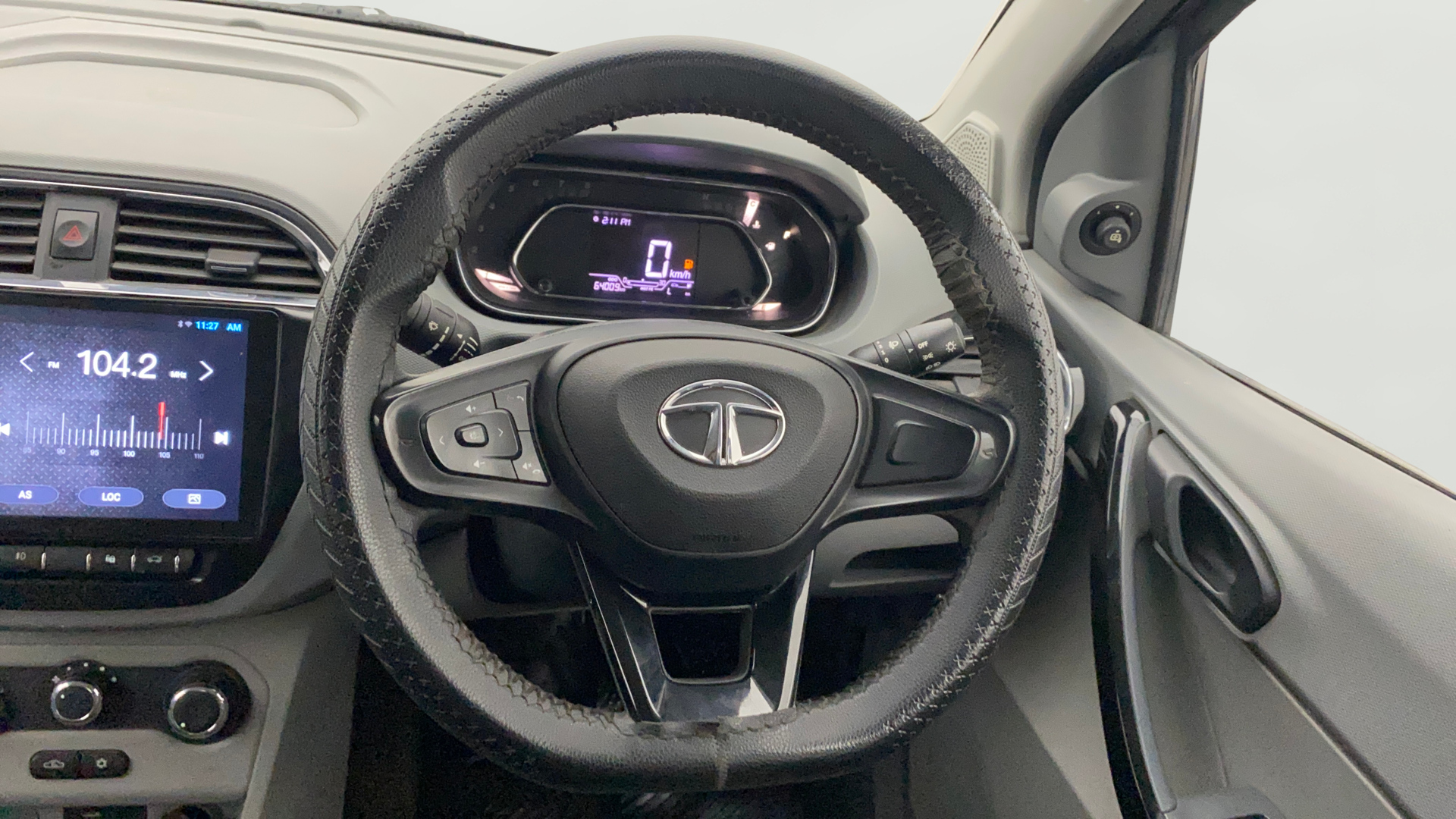 camera-Steering-Wheel-Close-Up