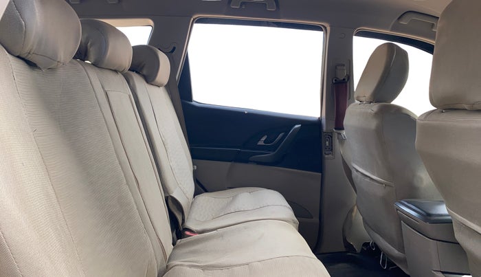 2015 Mahindra XUV500 W6, Diesel, Manual, 1,13,116 km, Right Side Rear Door Cabin