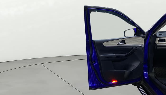 2021 Mahindra XUV700 AX 7 LUXURY D AT 7 STR, Diesel, Automatic, 54,384 km, LHS Front Door