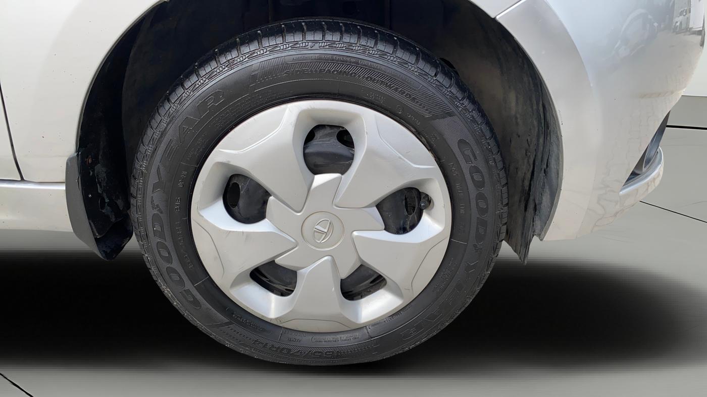 2018 Tata Tiago XT PETROL, Petrol, Manual, 73,023 km, Right Front Wheel