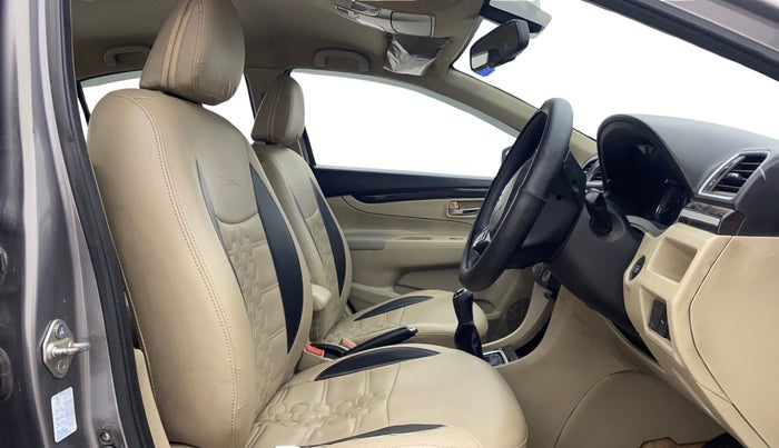 2015 Maruti Ciaz ZXI, Petrol, Manual, 78,259 km, Right Side Front Door Cabin