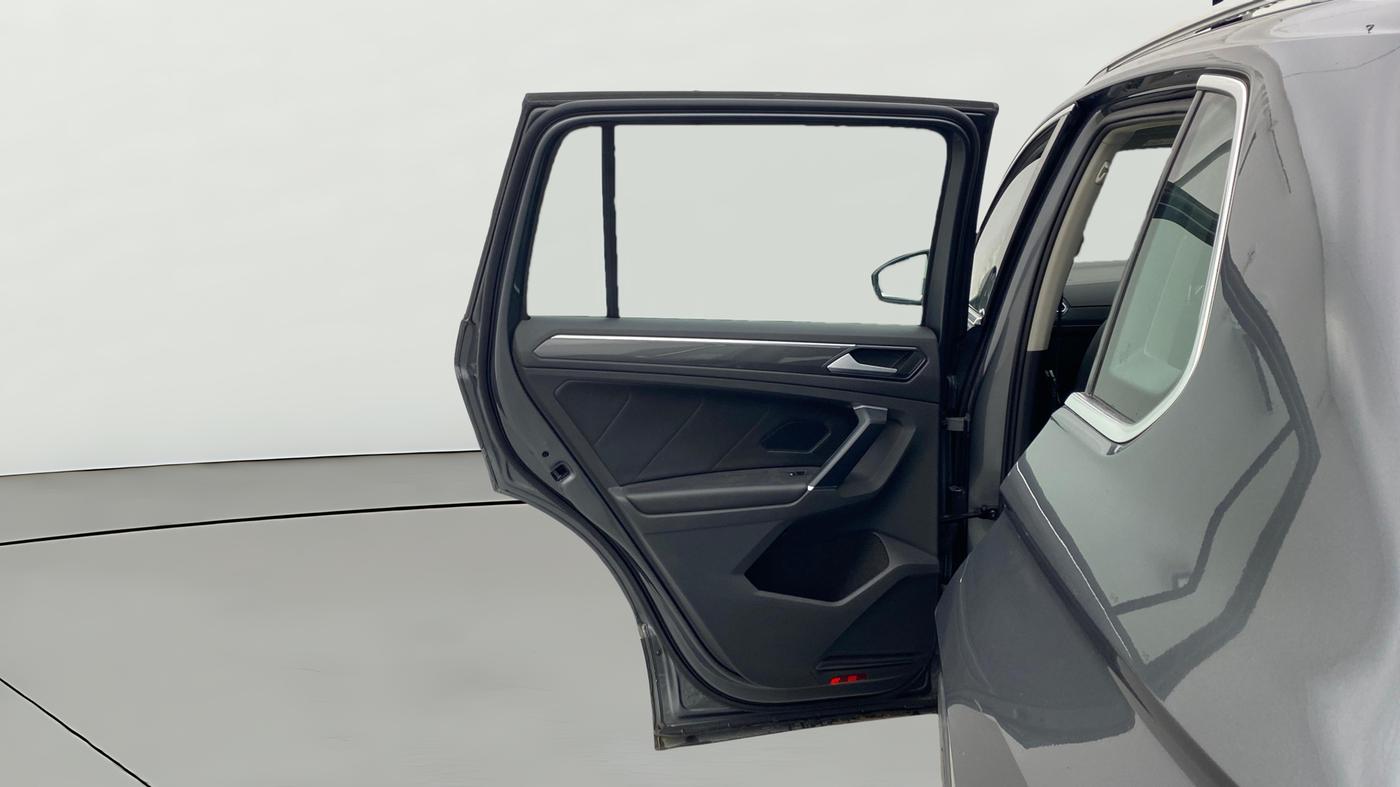 2017 Volkswagen TIGUAN HIGHLINE TDI AT, Diesel, Automatic, 1,05,693 km, LHS Rear Door