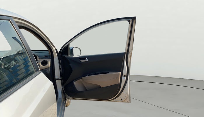 2014 Hyundai Xcent SX 1.2 (O), Petrol, Manual, 86,839 km, RHS Front Door