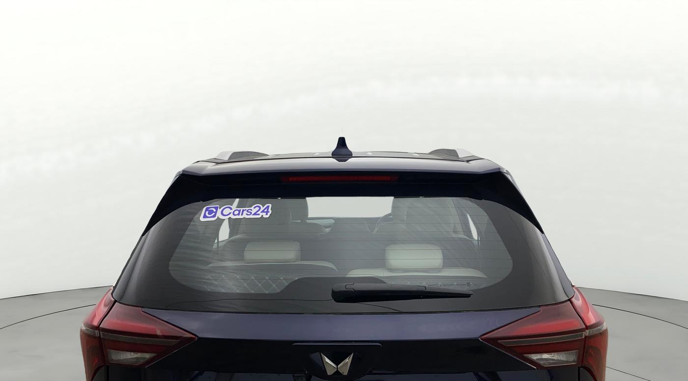 2023 Mahindra XUV700 AX 7 LUXURY P AT 7 STR, Petrol, Automatic, 60,165 km, Rear Windshield
