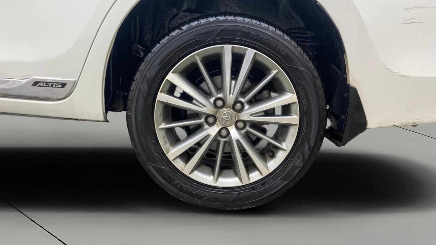 2015 Toyota Corolla Altis G PETROL, Petrol, Manual, 75,370 km, Left Rear Wheel