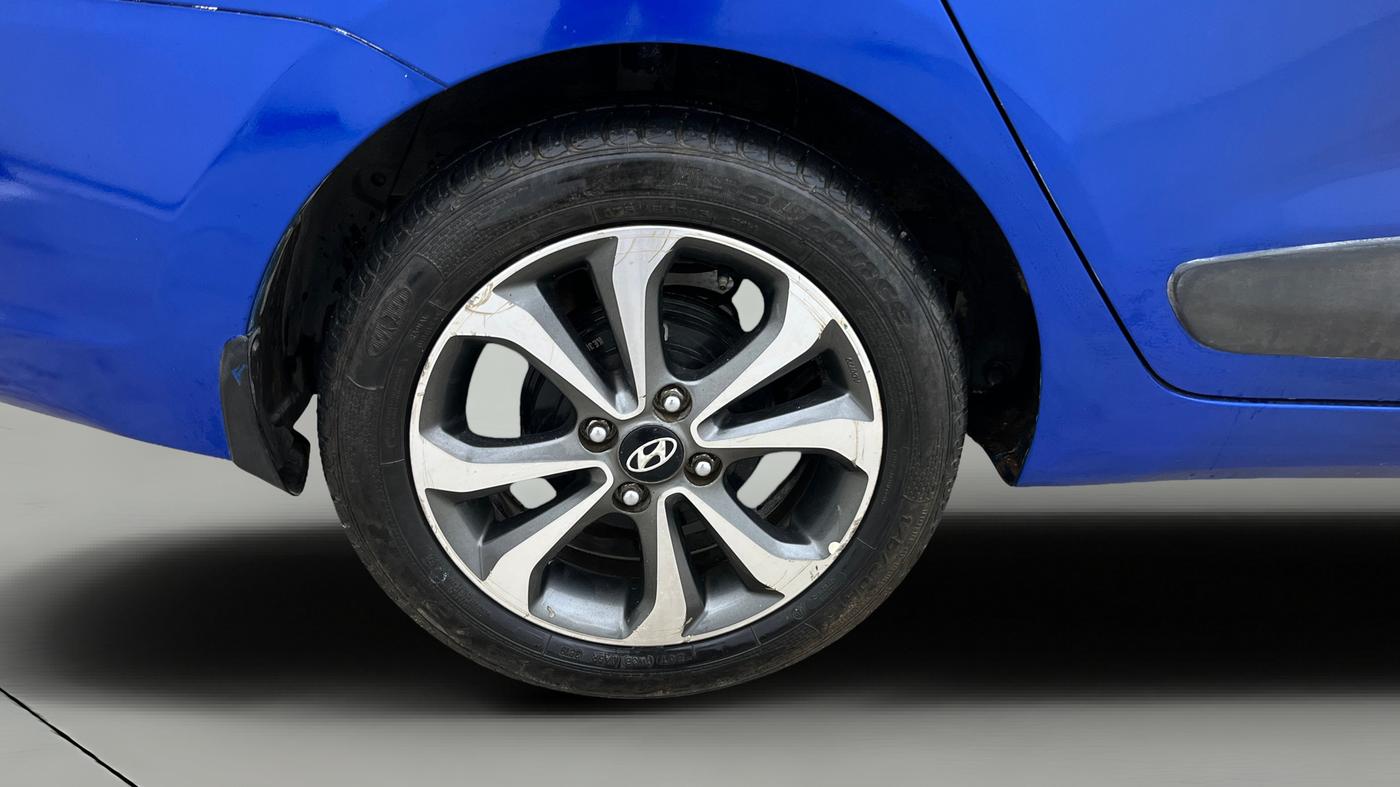 2015 Hyundai Xcent SX AT 1.2 (O), Petrol, Automatic, 63,320 km, Right Rear Wheel