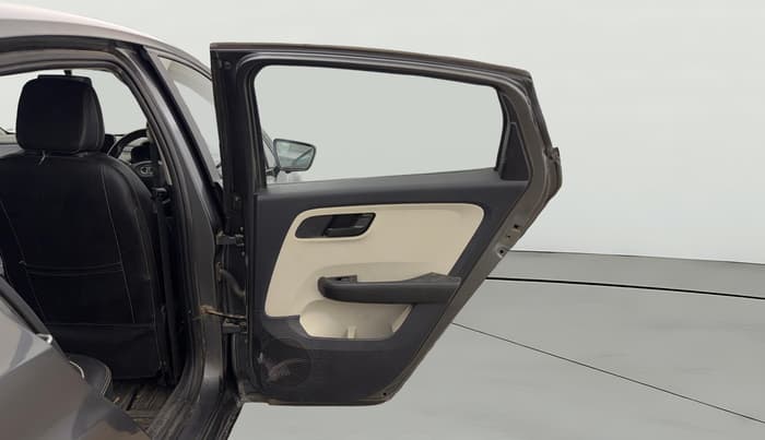 2022 Tata ALTROZ XM PLUS PETROL, Petrol, Manual, 63,153 km, RHS Rear Door