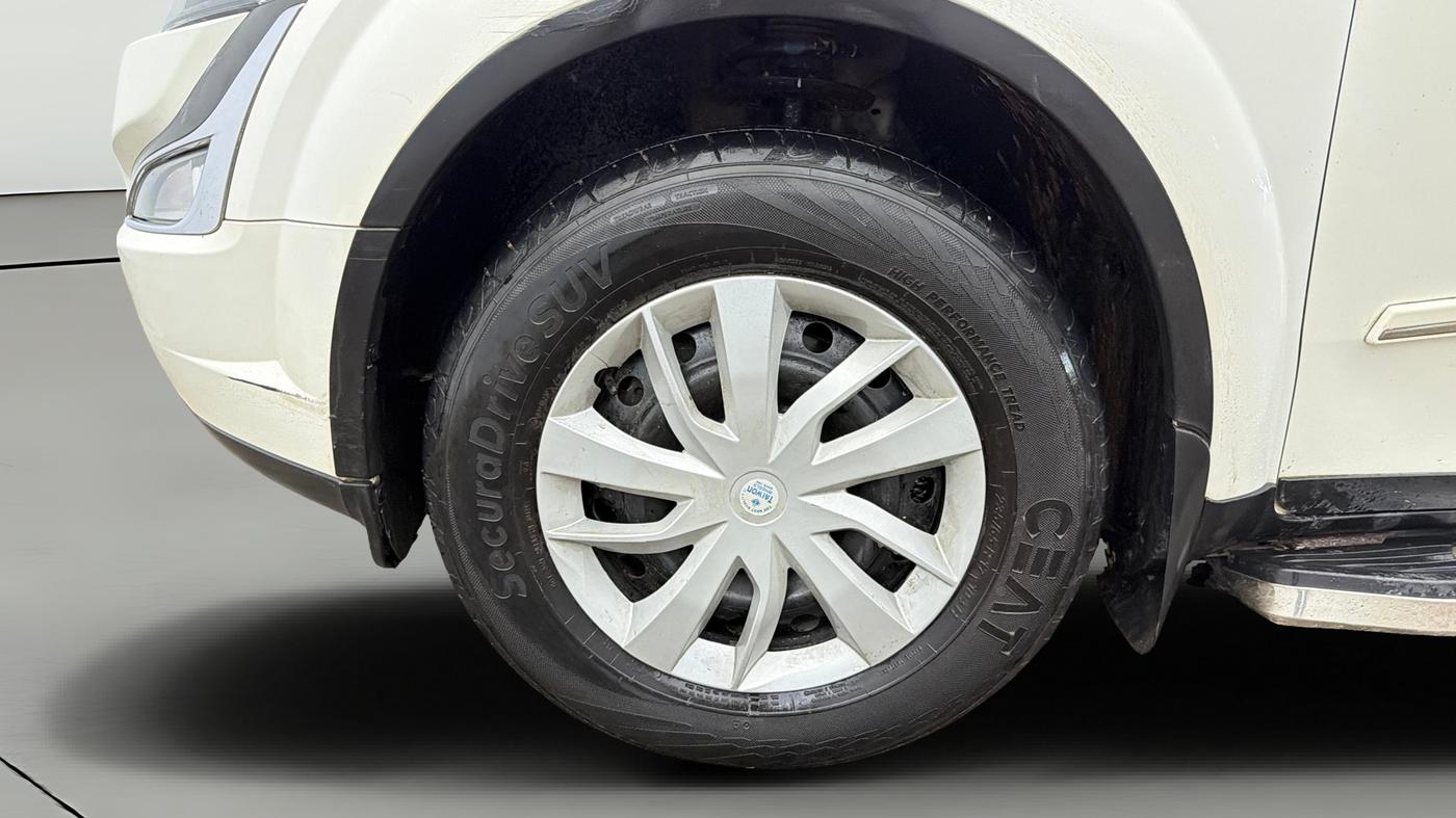2018 Mahindra XUV500 W4 1.99, Diesel, Manual, 91,874 km, Left Front Wheel