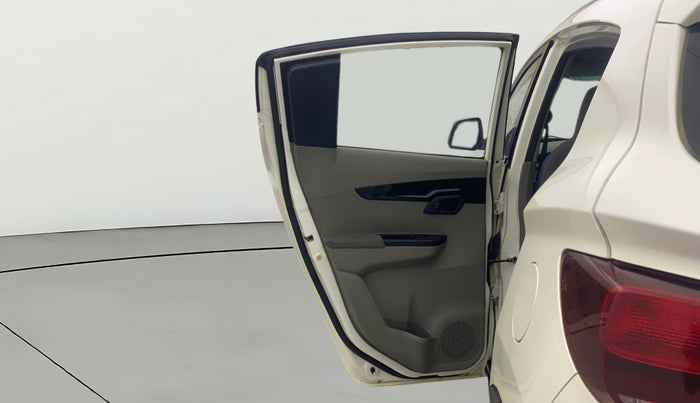 2016 Mahindra Kuv100 K6 PLUS 6 STR, Petrol, Manual, 37,851 km, LHS Rear Door