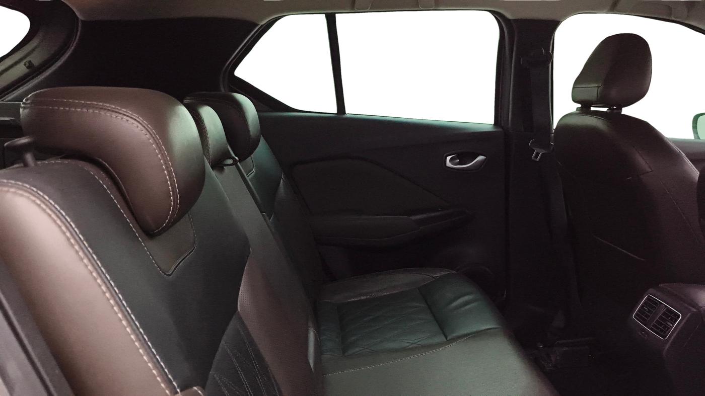 2019 Nissan Kicks XV PREMIUM O DUAL TONE DIESEL, Diesel, Manual, 1,06,457 km, Right Side Rear Door Cabin